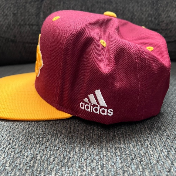 Cleveland Cavaliers Adidas Snap Back NBA Classic Cavs Hat - Picture 2 of 8